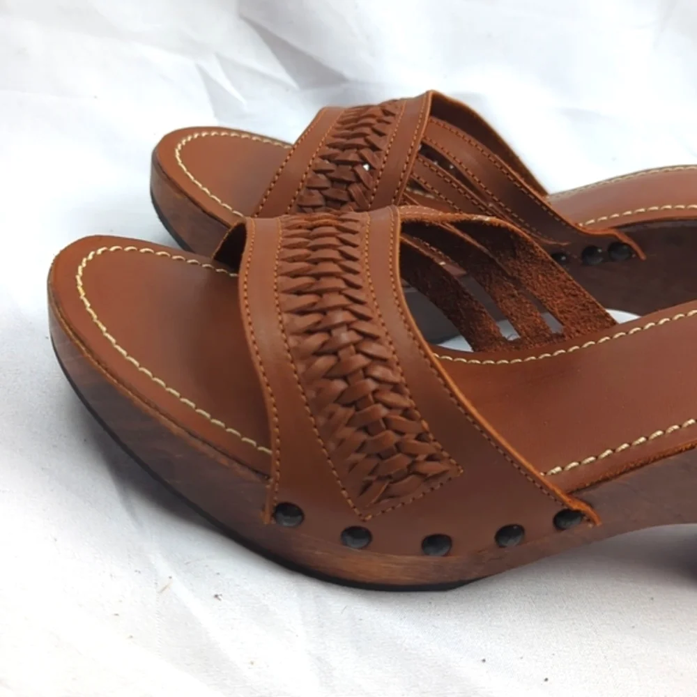 FINAL SALE 🆕🌿NICOLE FARHI SANDALS🌿 - Picture 10 of 16